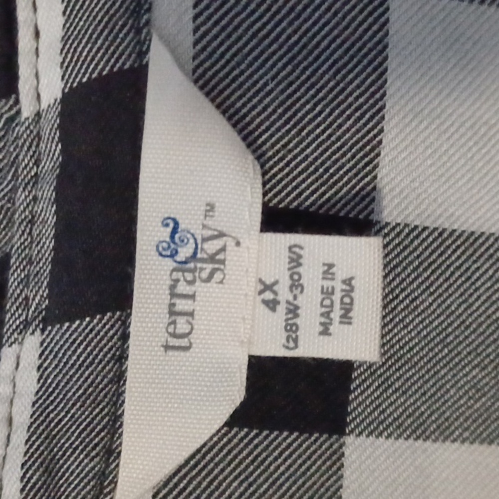NWT Plus-Size Ruffled Buffalo Check Button Up!!! - Picture 3 of 7